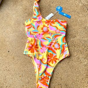 NWT CUPSHE one shoulder one piece swimsuit